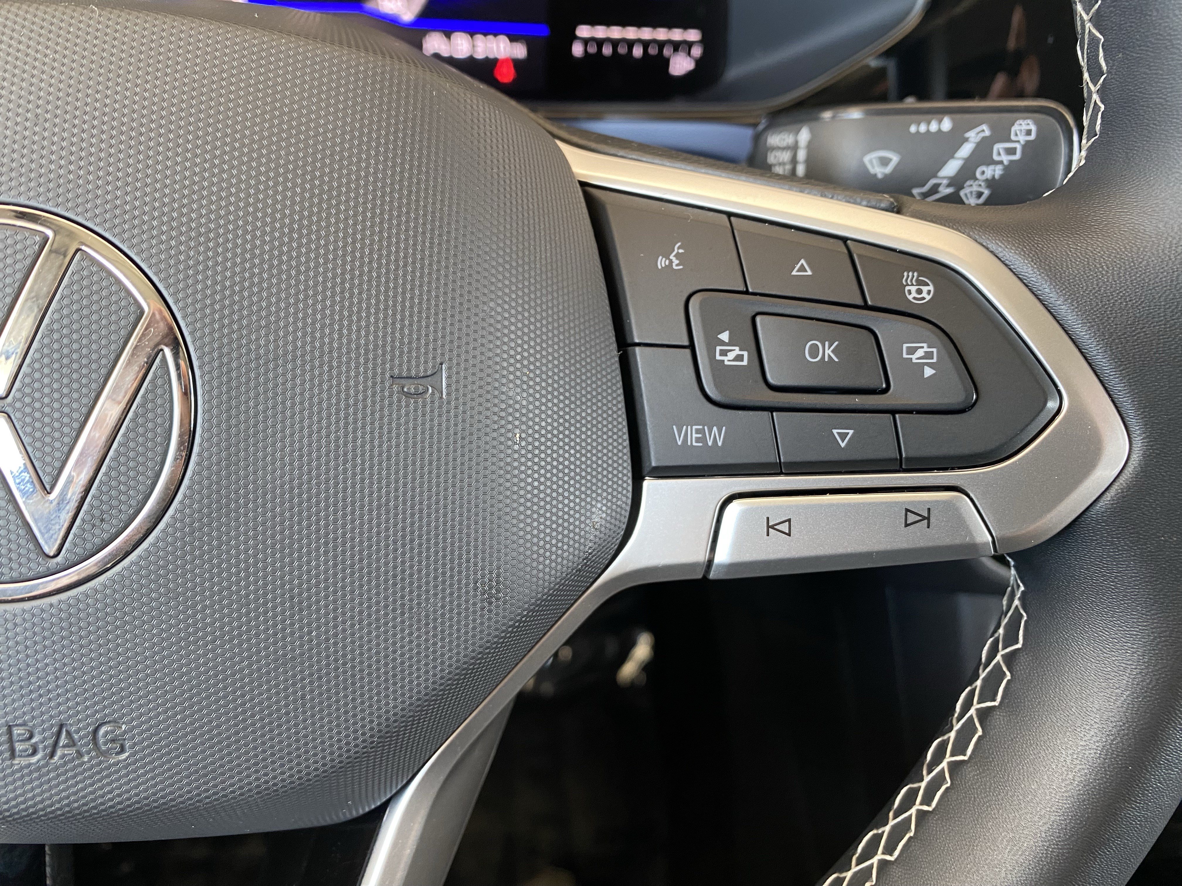 Certified 2023 Volkswagen Taos SE FWD image 7