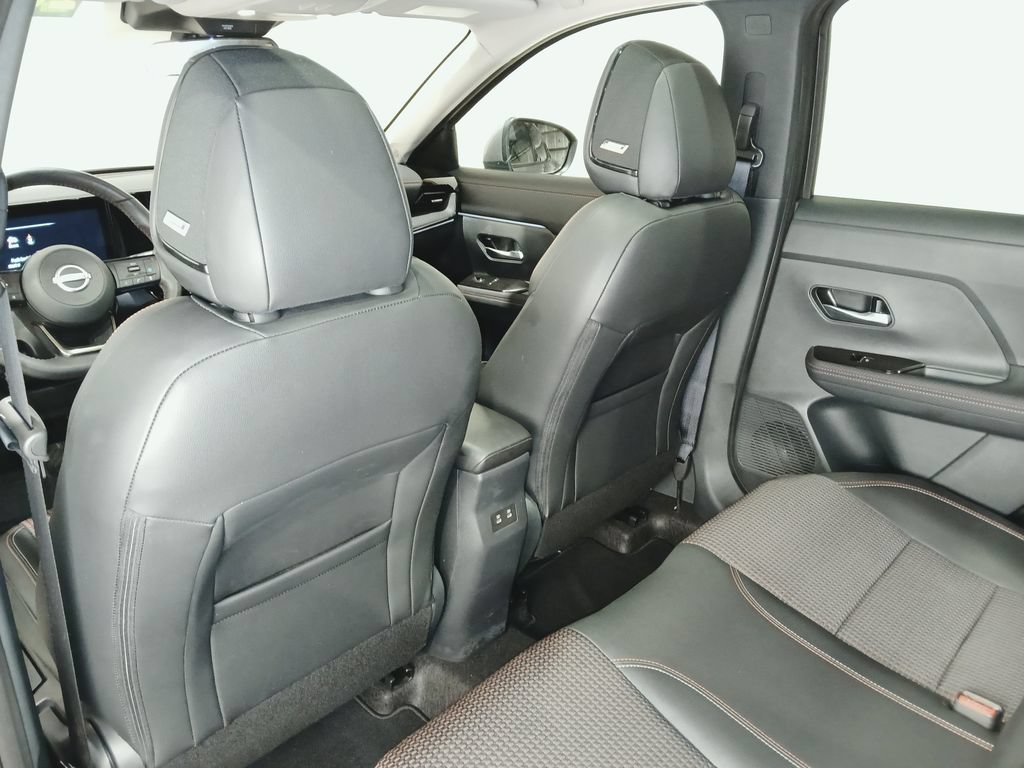 Used 2025 Nissan Kicks SR w/ SR Premium Package AWD/4WD image 15