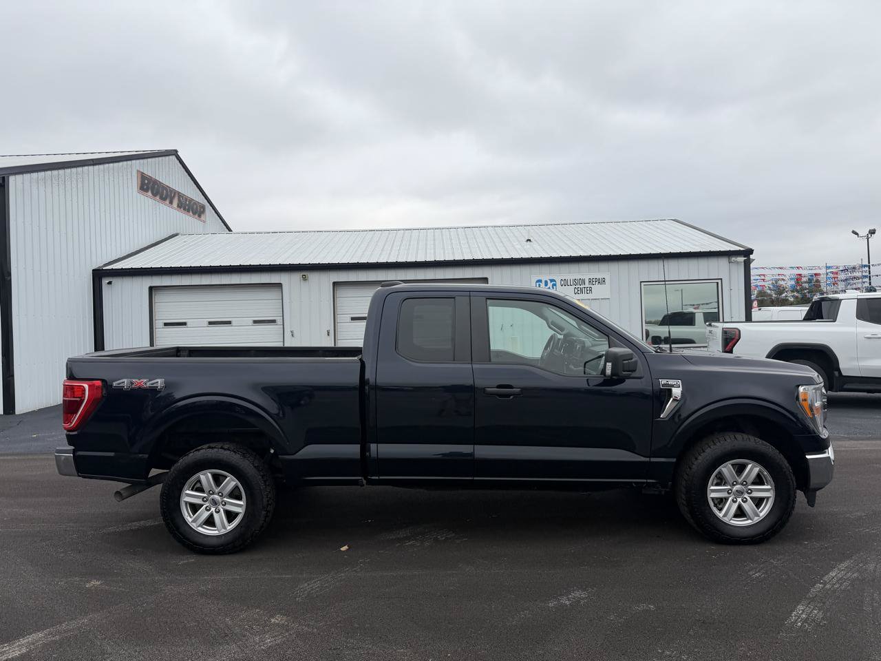 Used 2022 Ford F150 XLT w/ Trailer Tow Package AWD/4WD image 3