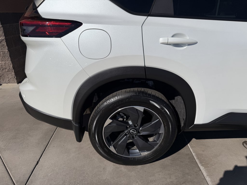 Used 2026 Nissan Rogue SV FWD image 15
