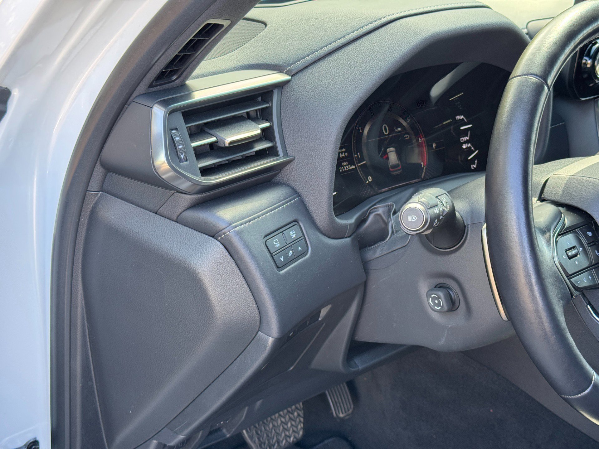 Used 2024 Lexus LX 600 4WD w/ Appearance Package image 25