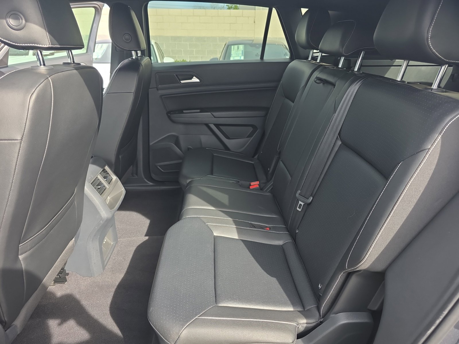 Used 2020 Volkswagen Atlas Cross Sport SE w/ Panoramic Sunroof Package image 17