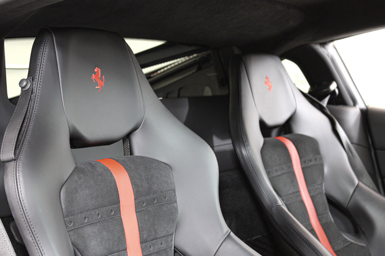 Certified 2021 Ferrari F8 Tributo RWD image 25