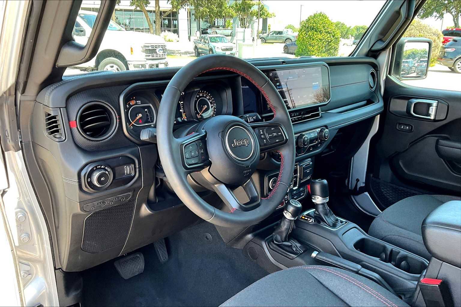 Used 2024 Jeep Wrangler Unlimited Rubicon image 34