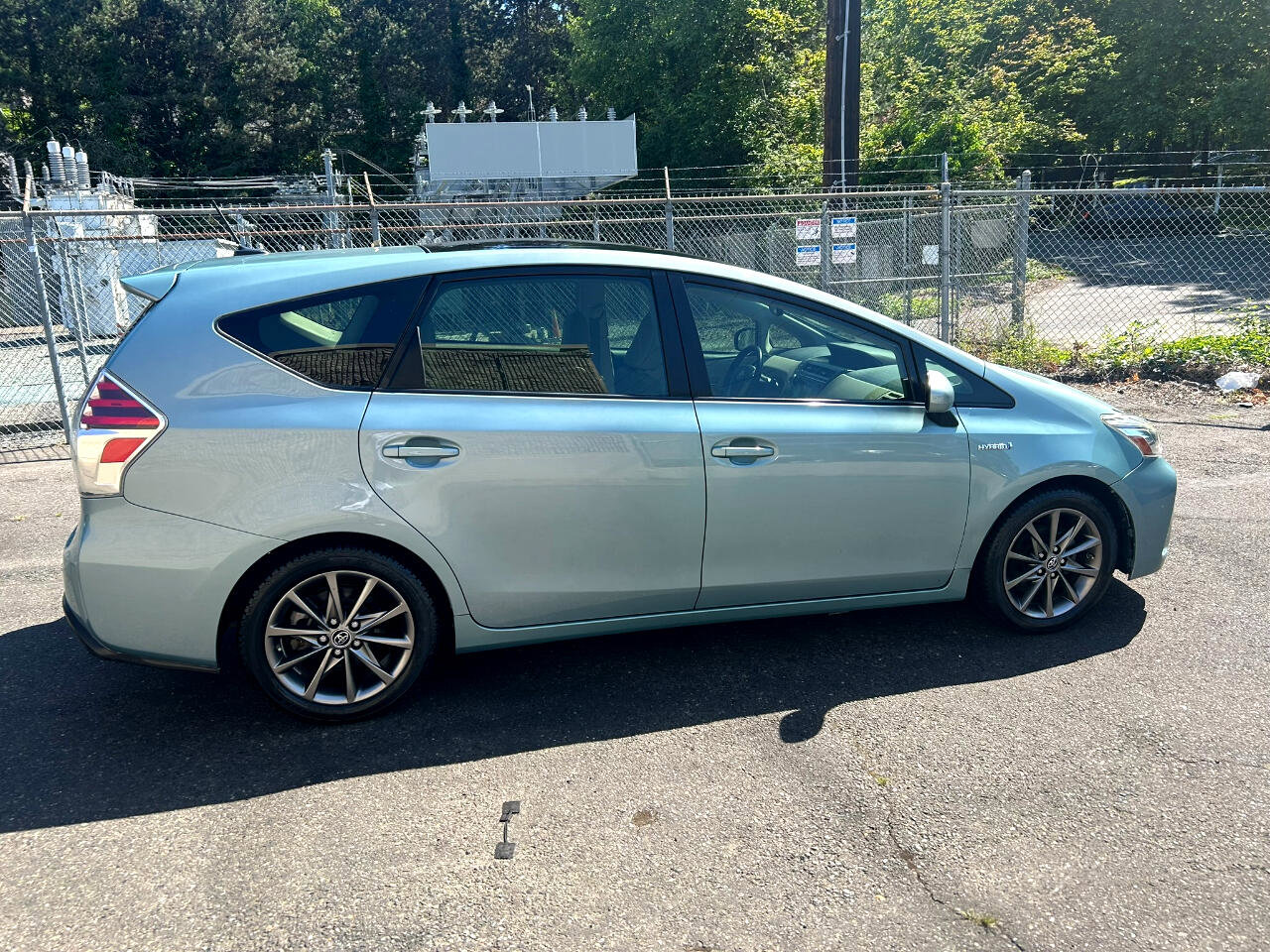 Used 2015 Toyota Prius V Five image 4