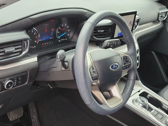 Used 2024 Ford Explorer XLT w/ Equipment Group 202A AWD/4WD image 7