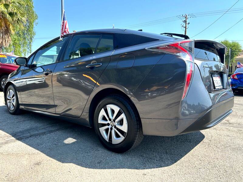 Used 2017 Toyota Prius Two image 5