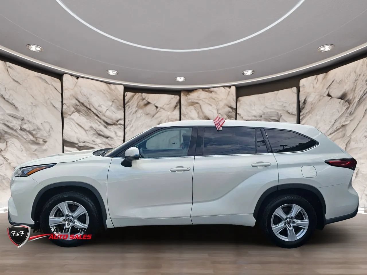 Used 2020 Toyota Highlander L AWD/4WD image 4