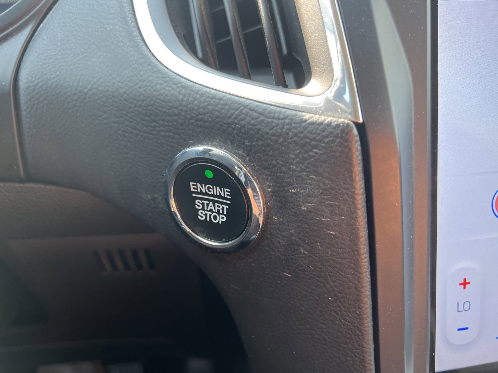 Used 2023 Ford Edge Titanium w/ Equipment Group 301A image 17