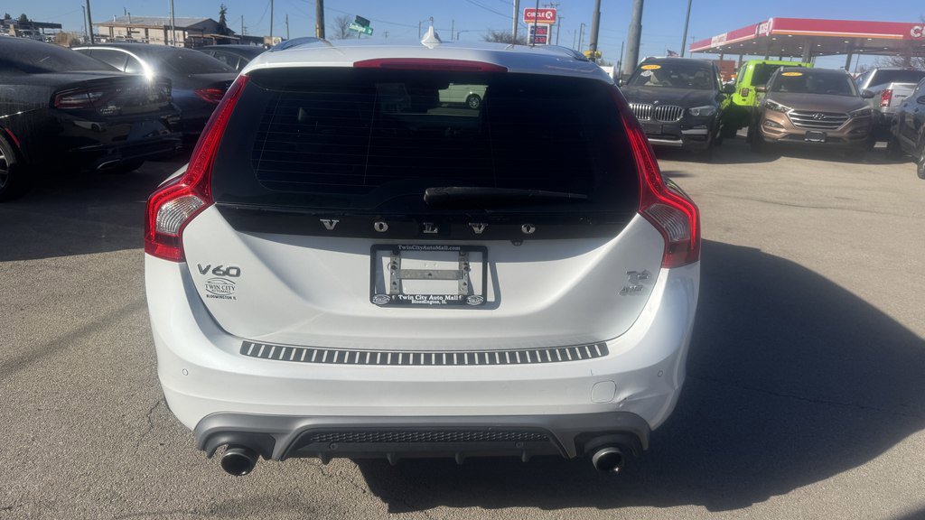 Used 2017 Volvo V60 T6 R-Design Platinum w/ Climate Package image 7