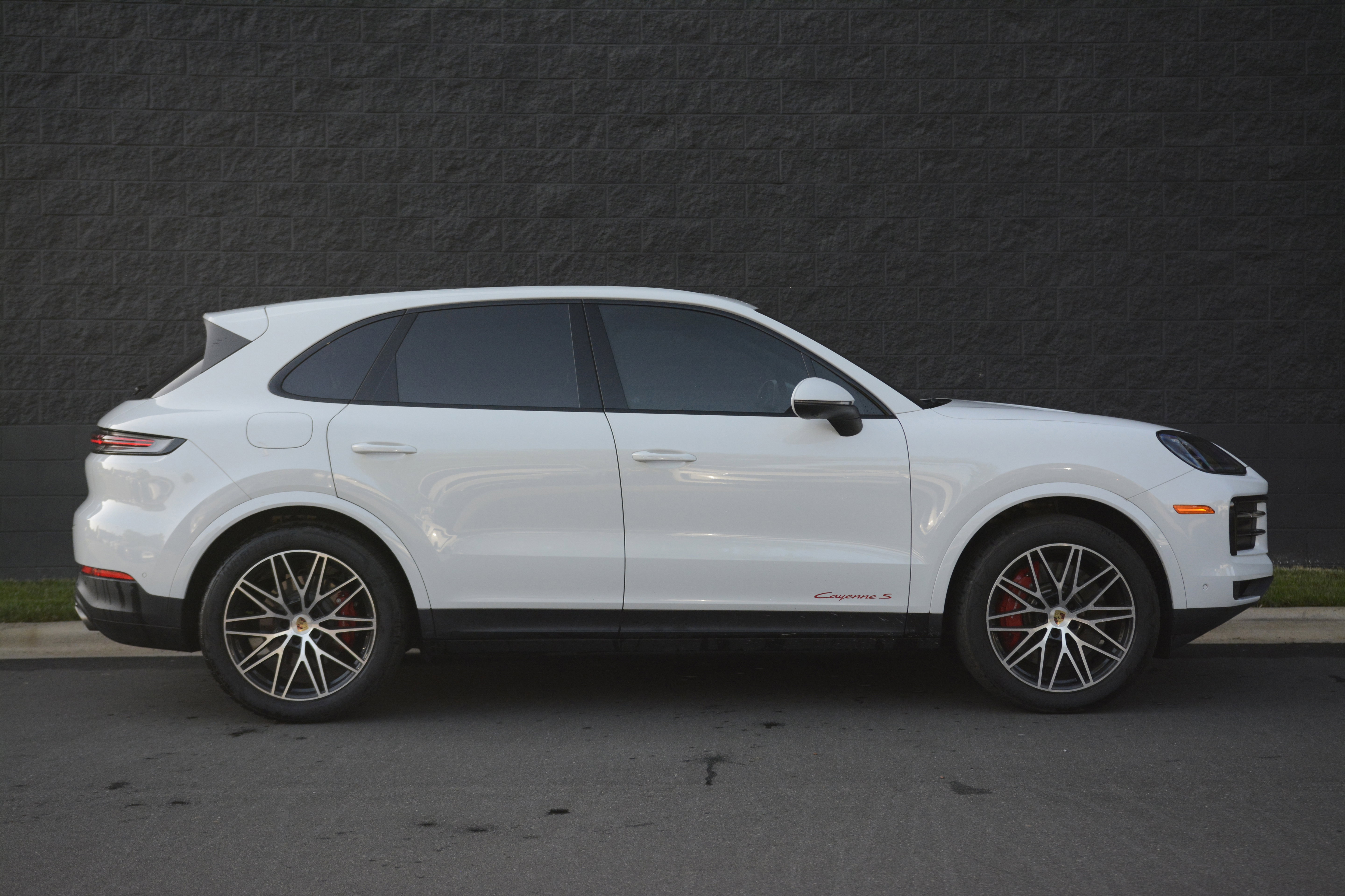 Certified 2024 Porsche Cayenne S AWD/4WD image 8