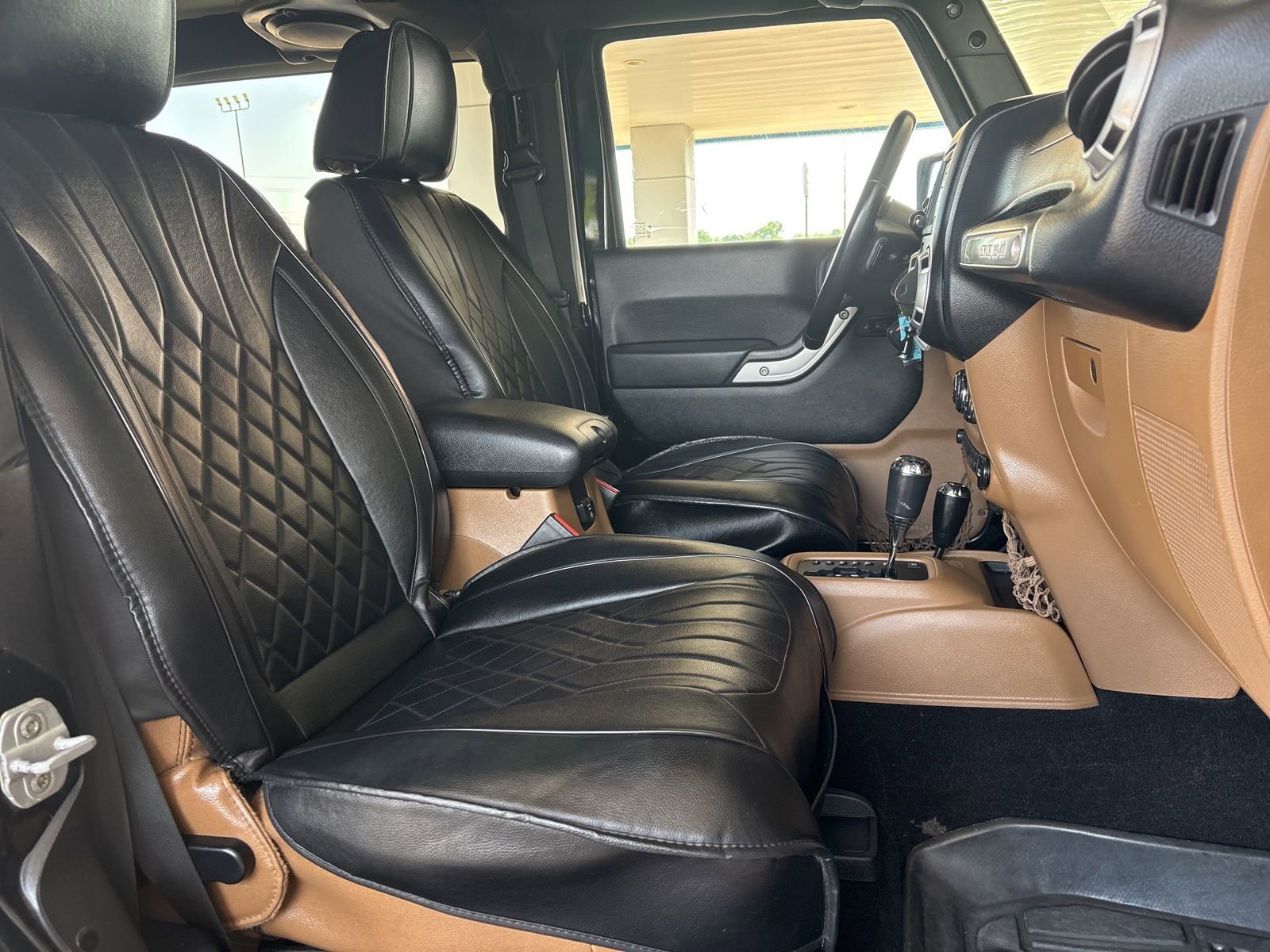 Used 2011 Jeep Wrangler Rubicon w/ Dual Top Group AWD/4WD image 17