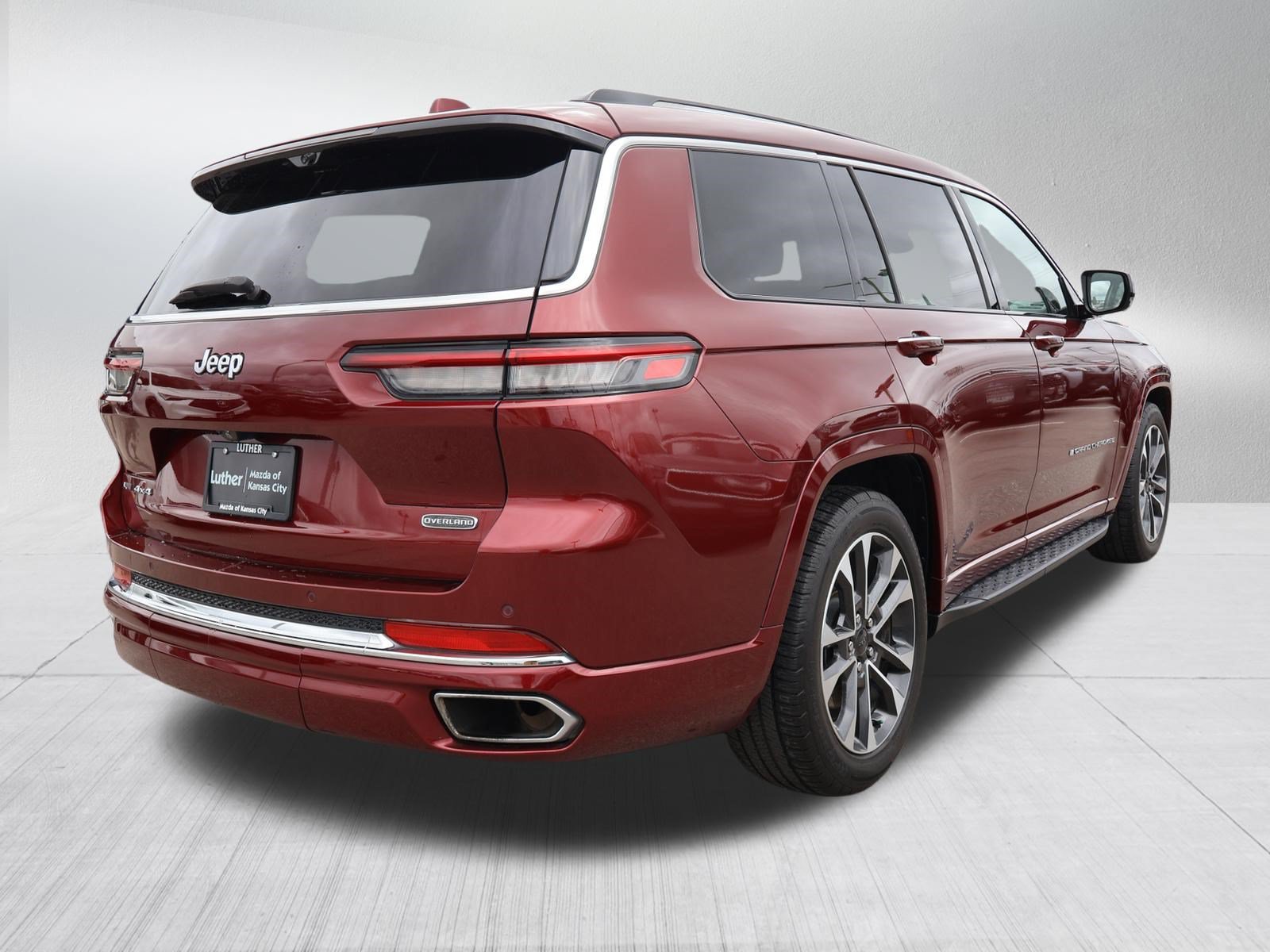Used 2021 Jeep Grand Cherokee L Overland w/ Advanced Protech Group III AWD/4WD image 7