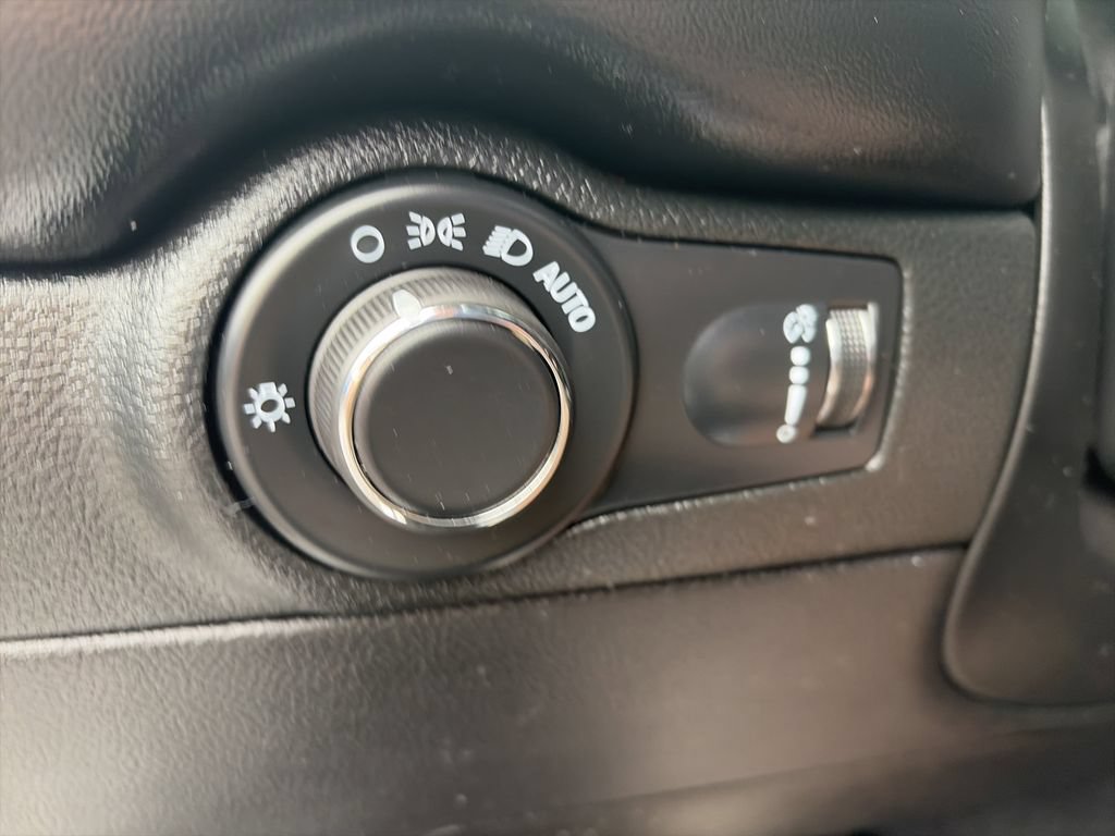 Used 2025 Dodge Durango R/T w/ Blacktop Package AWD/4WD image 19