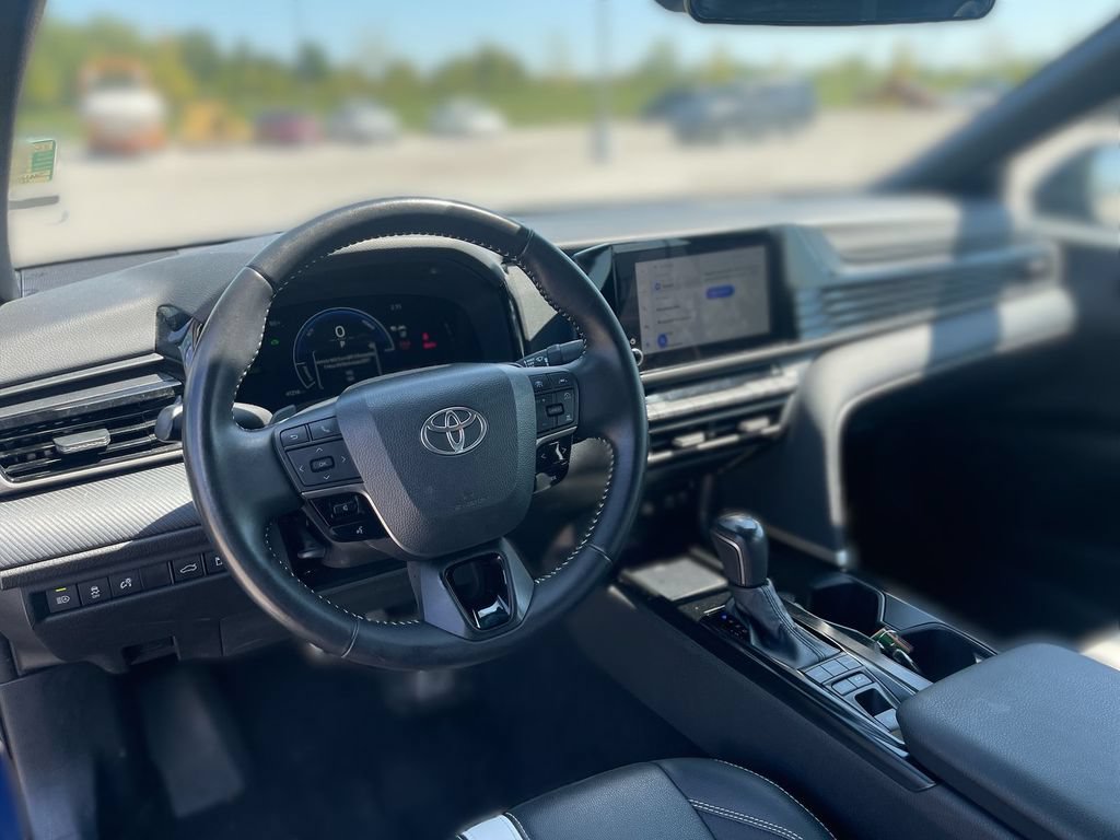 Used 2025 Toyota Camry SE FWD image 8