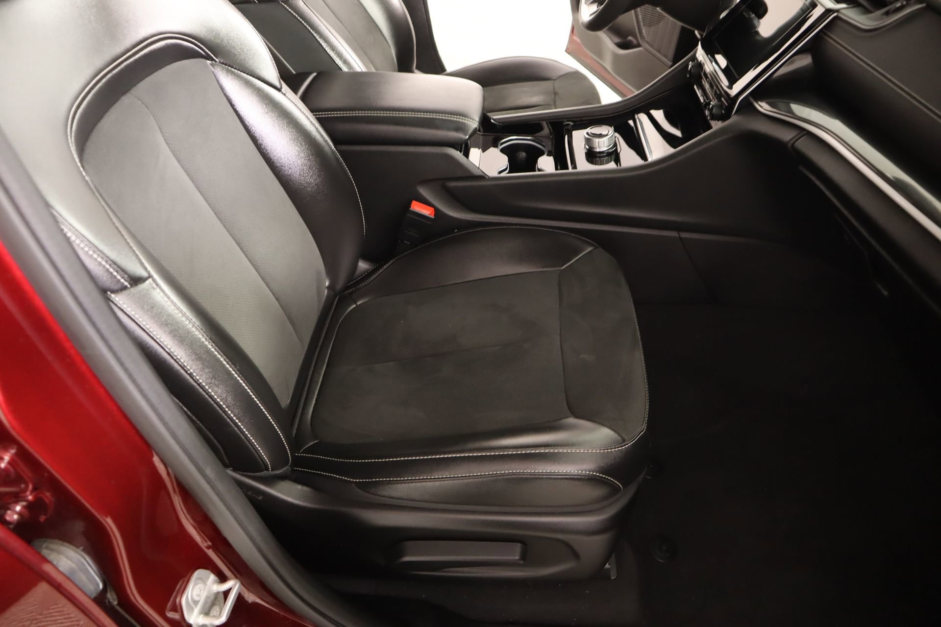 Used 2023 Jeep Grand Cherokee L Laredo image 14