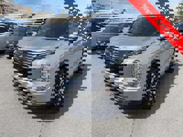 Used 2025 Mitsubishi Outlander SE