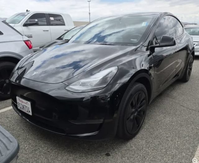 Used 2025 Tesla Model Y Long Range RWD image 2