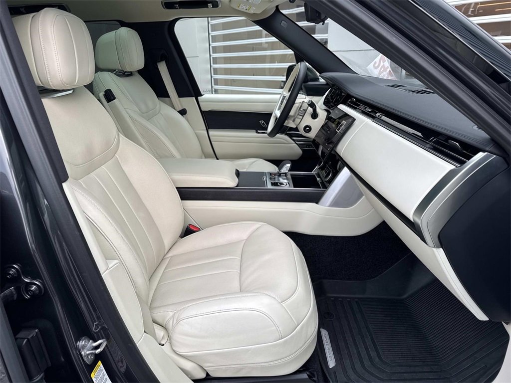 Used 2023 Land Rover Range Rover SE image 10