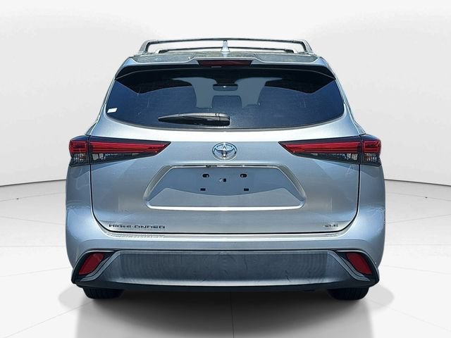 Used 2023 Toyota Highlander XLE FWD image 5
