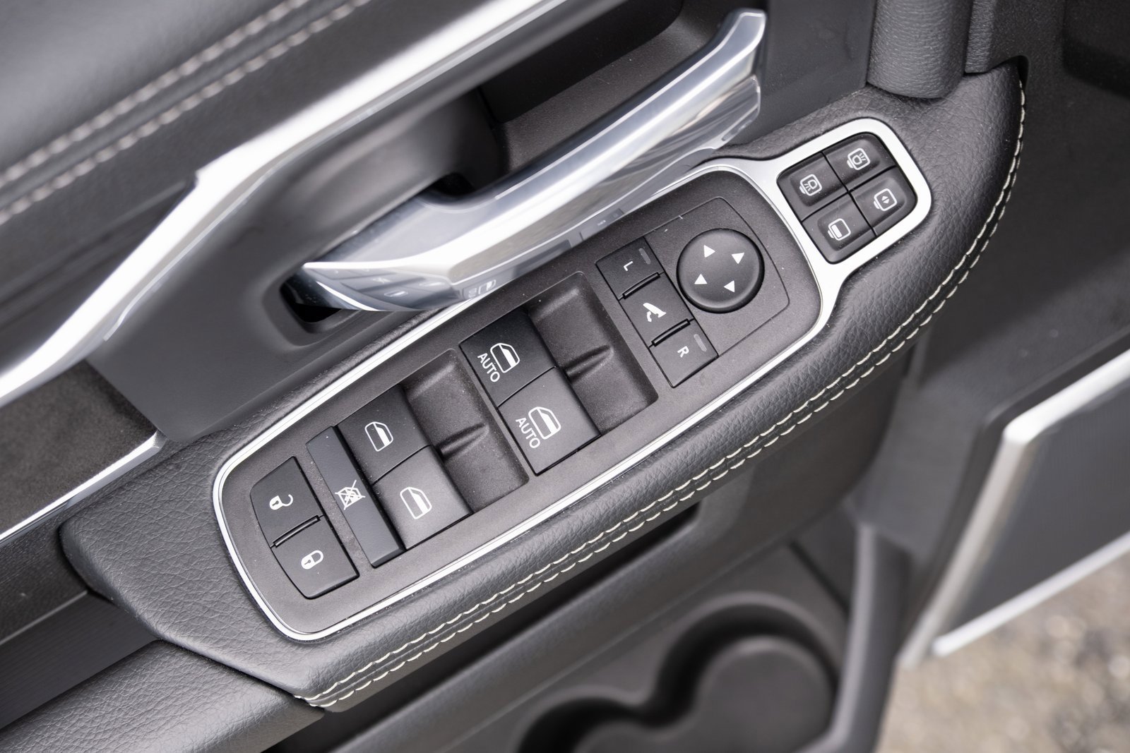 Used 2024 RAM 2500 Laramie w/ Night Edition image 16