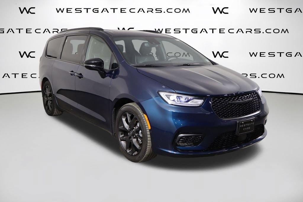 Used 2025 Chrysler Pacifica Limited FWD image 43