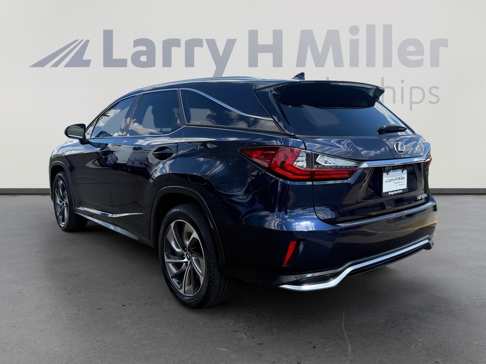 Used 2018 Lexus RX 350L Luxury w/ Accessory Package image 4