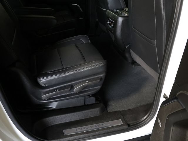 Used 2025 GMC Yukon XL Denali AWD/4WD image 36