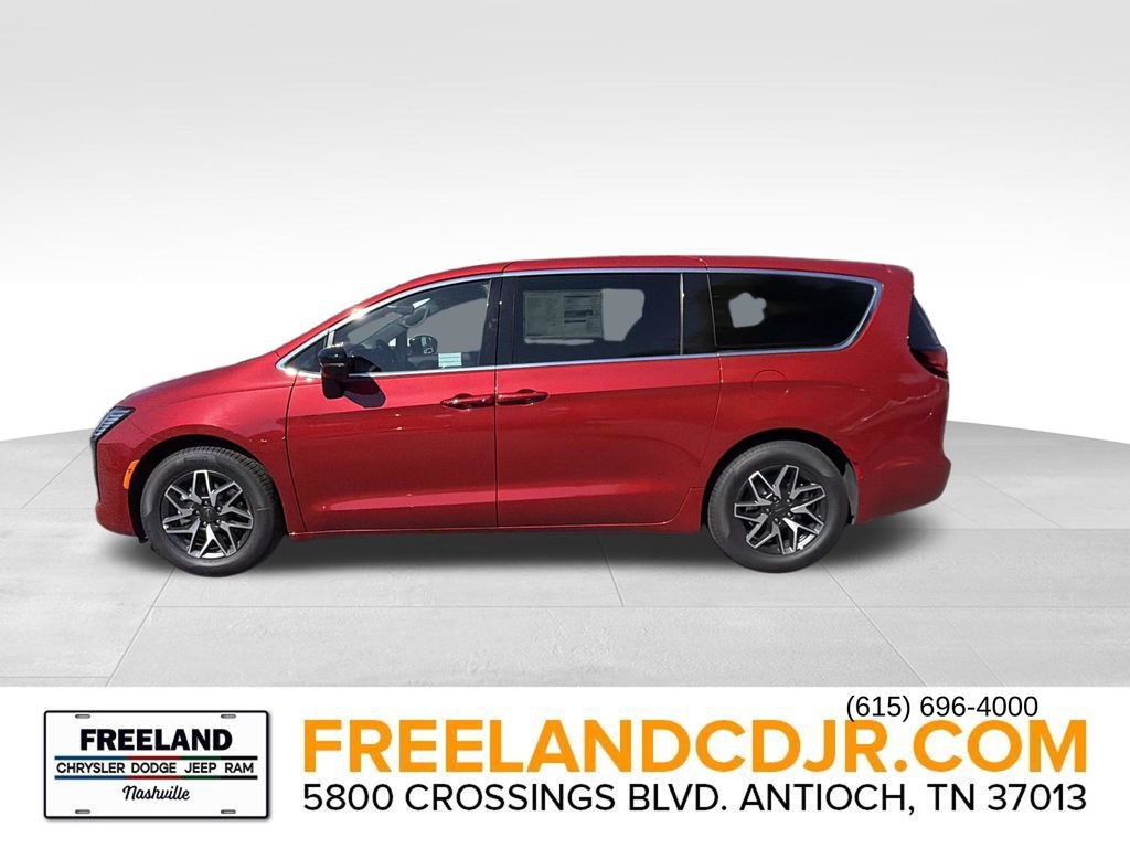New 2027 Chrysler Pacifica Limited FWD image 6