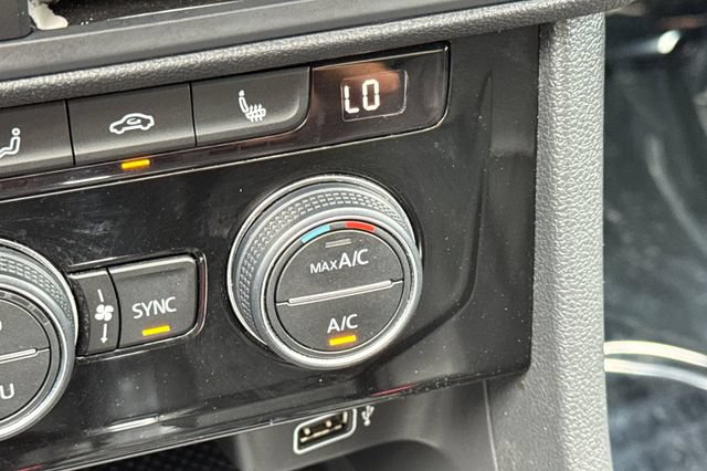 Used 2019 Volkswagen Jetta SE FWD image 30