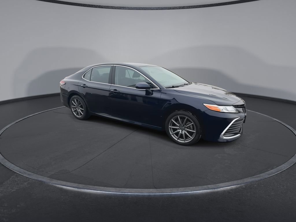 Used 2022 Toyota Camry XLE image 2