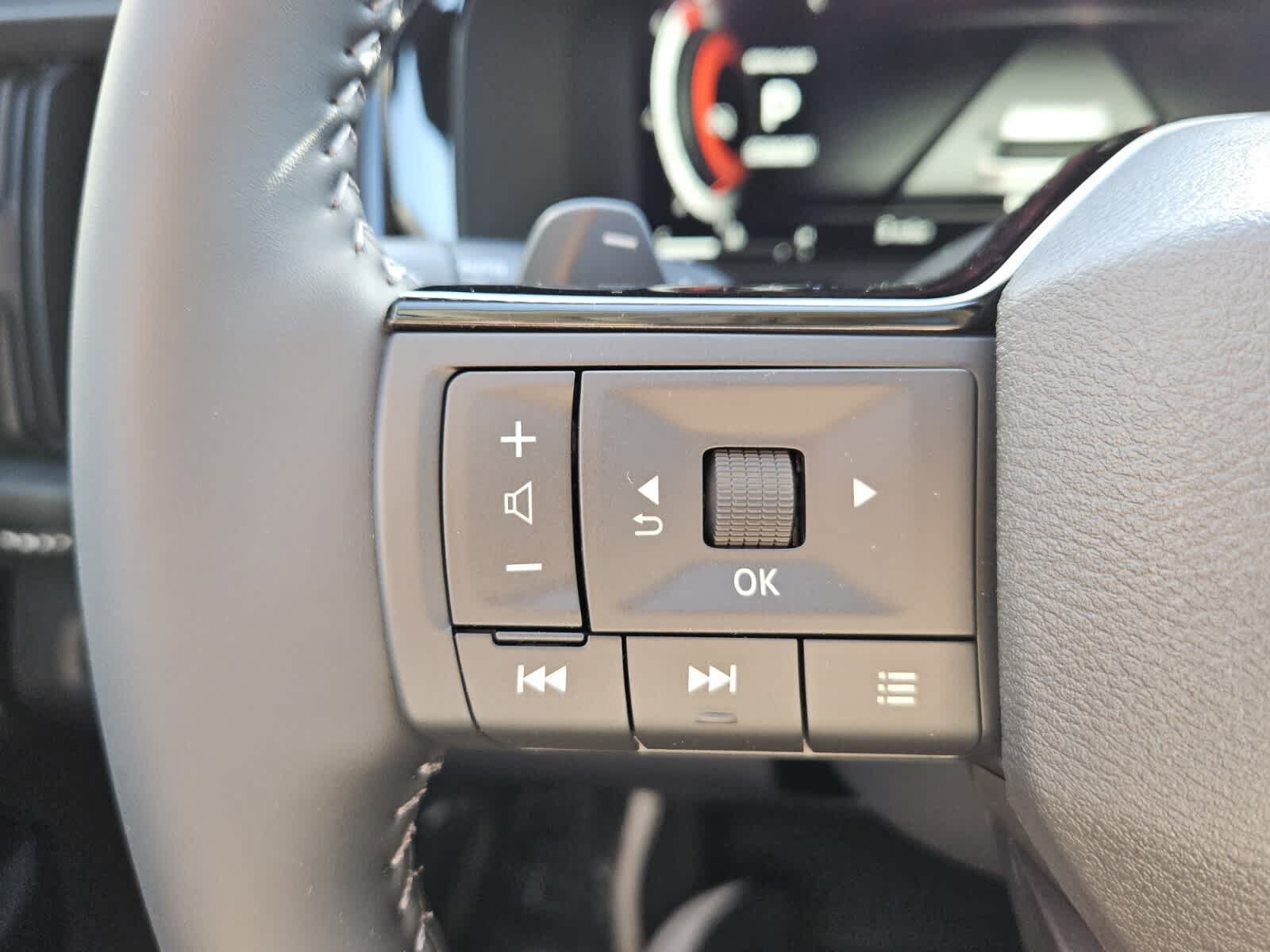 New 2026 Nissan Pathfinder Platinum FWD image 12