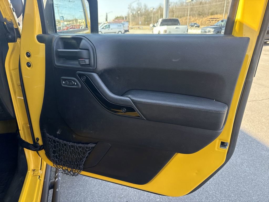 Used 2015 Jeep Wrangler Unlimited Sahara AWD/4WD image 19