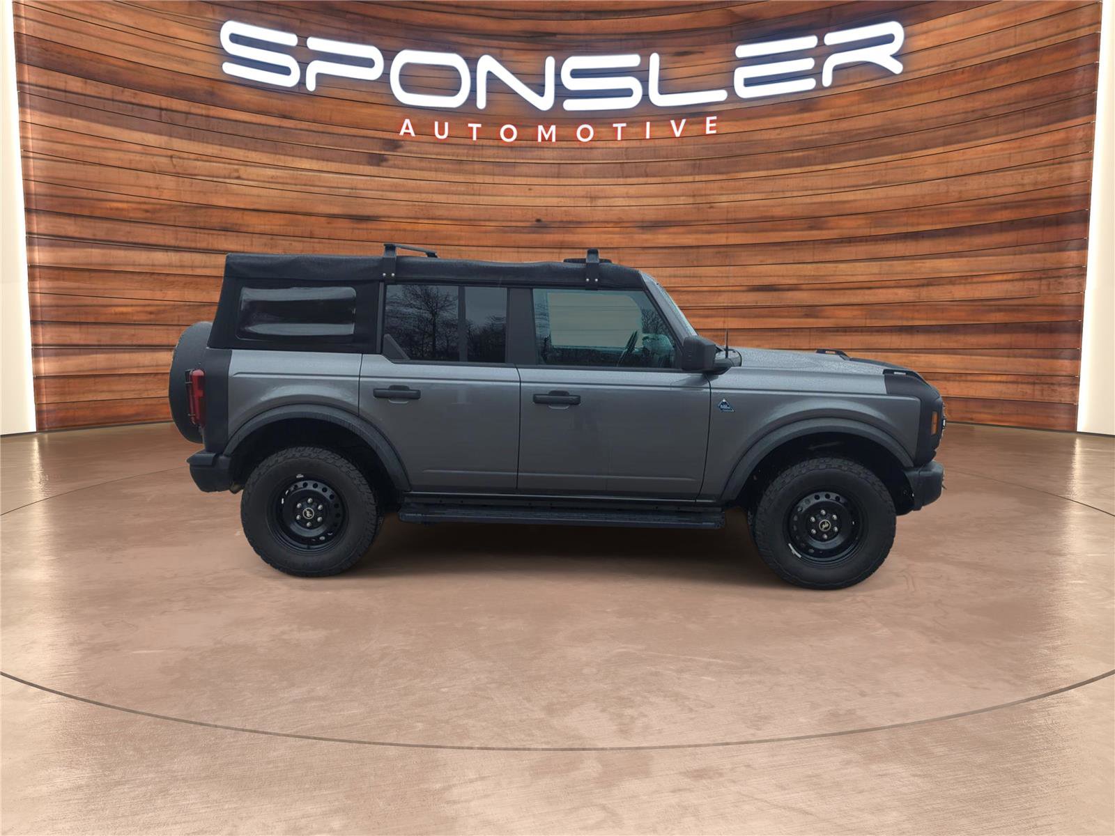 Used 2022 Ford Bronco Black Diamond image 6