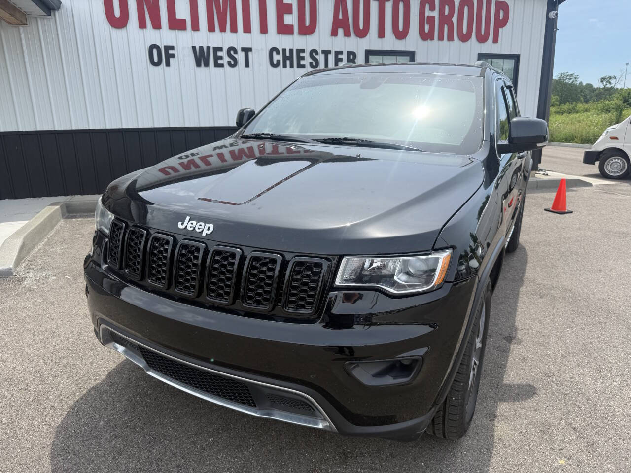 Used 2019 Jeep Grand Cherokee Limited AWD/4WD image 3