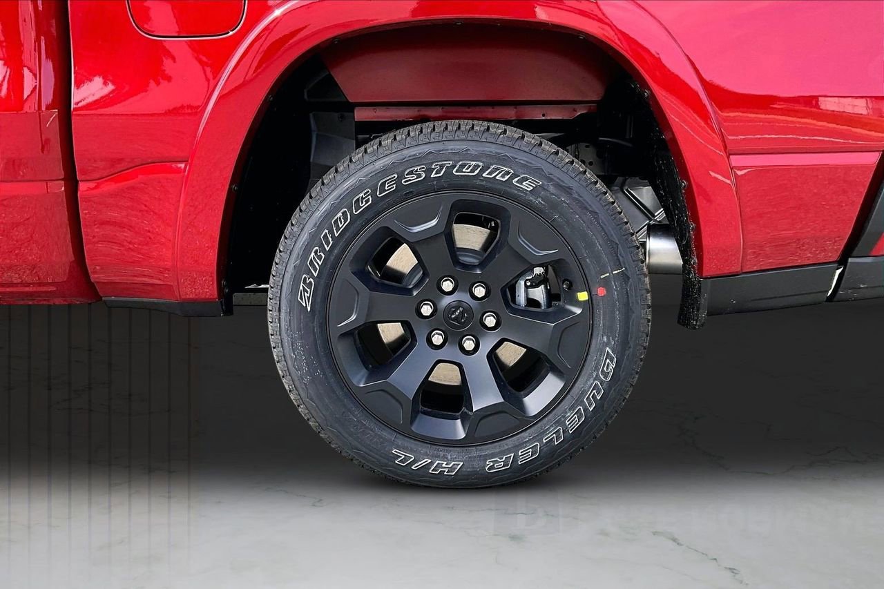 New 2026 RAM 1500 4x4 Crew Cab image 33