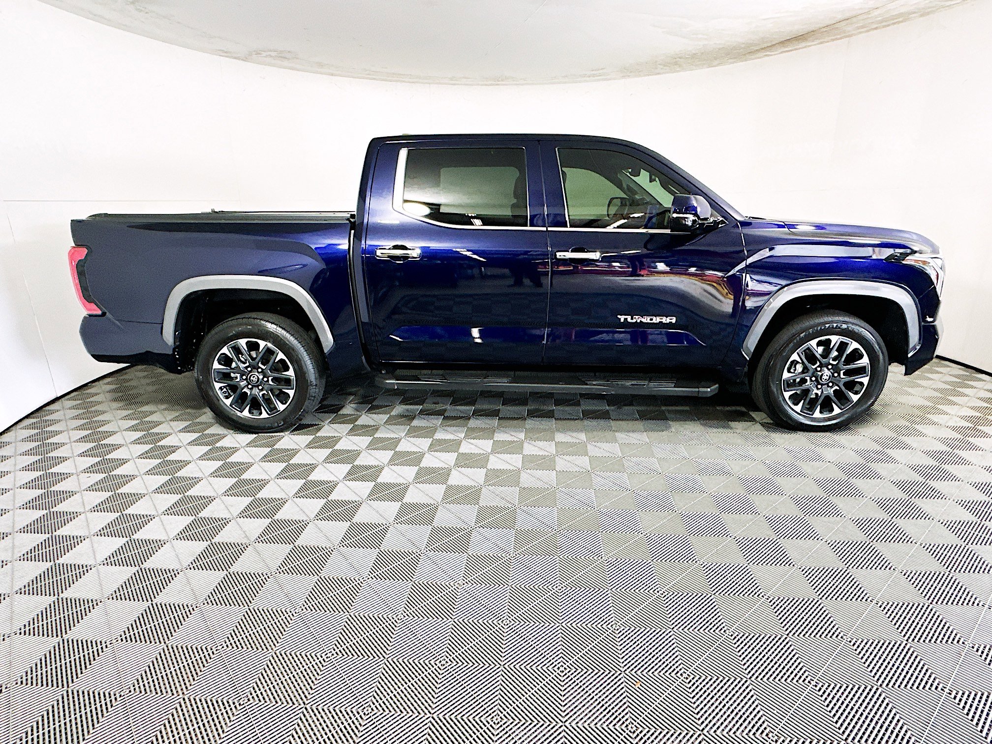 Used 2025 Toyota Tundra Limited image 2