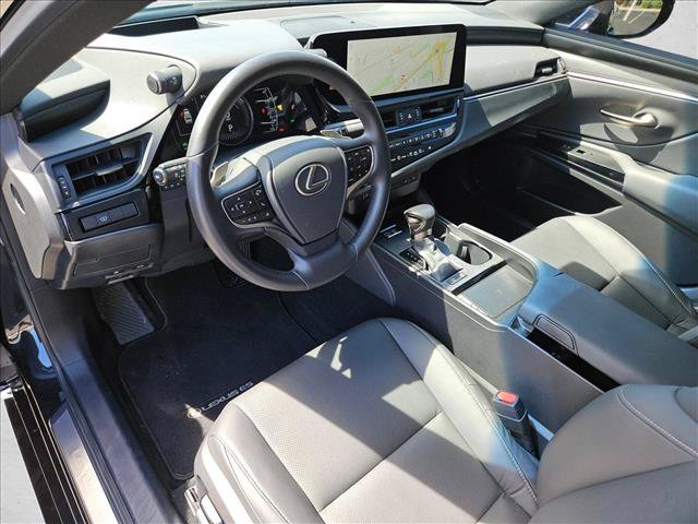 Used 2025 Lexus ES 300h w/ Premium Package FWD image 11