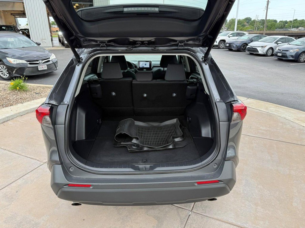 Used 2025 Toyota RAV4 XLE w/ Convenience Package FWD image 8