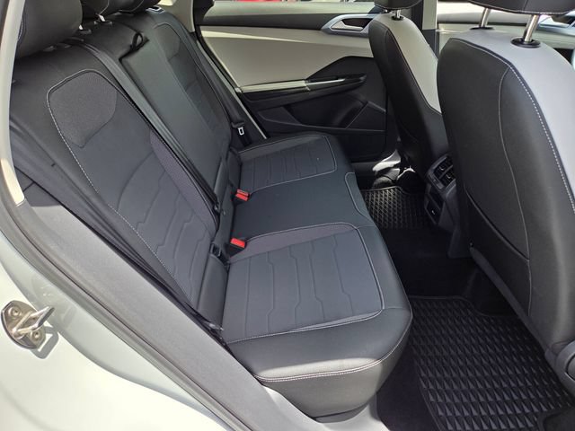 Certified 2025 Volkswagen Taos SE FWD image 15