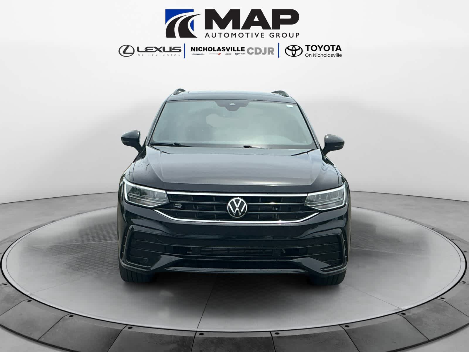 Used 2023 Volkswagen Tiguan SE R-Line AWD/4WD image 8