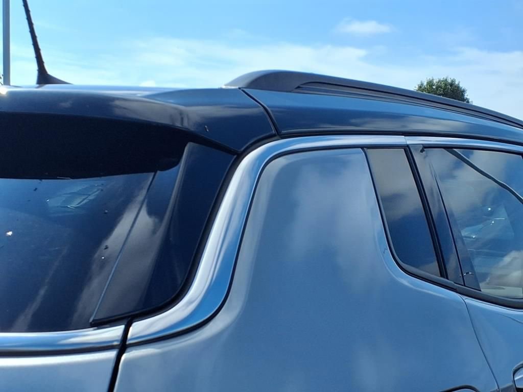 Used 2023 Jeep Compass Limited image 27