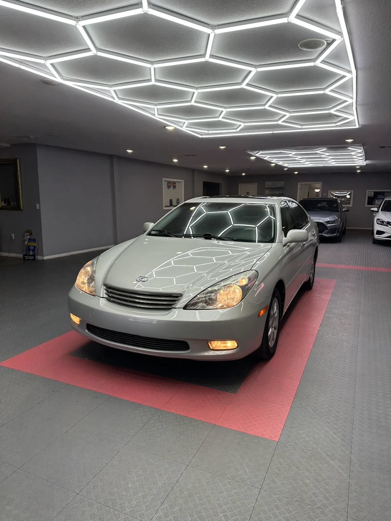 Used 2002 Lexus ES 330 FWD image 2