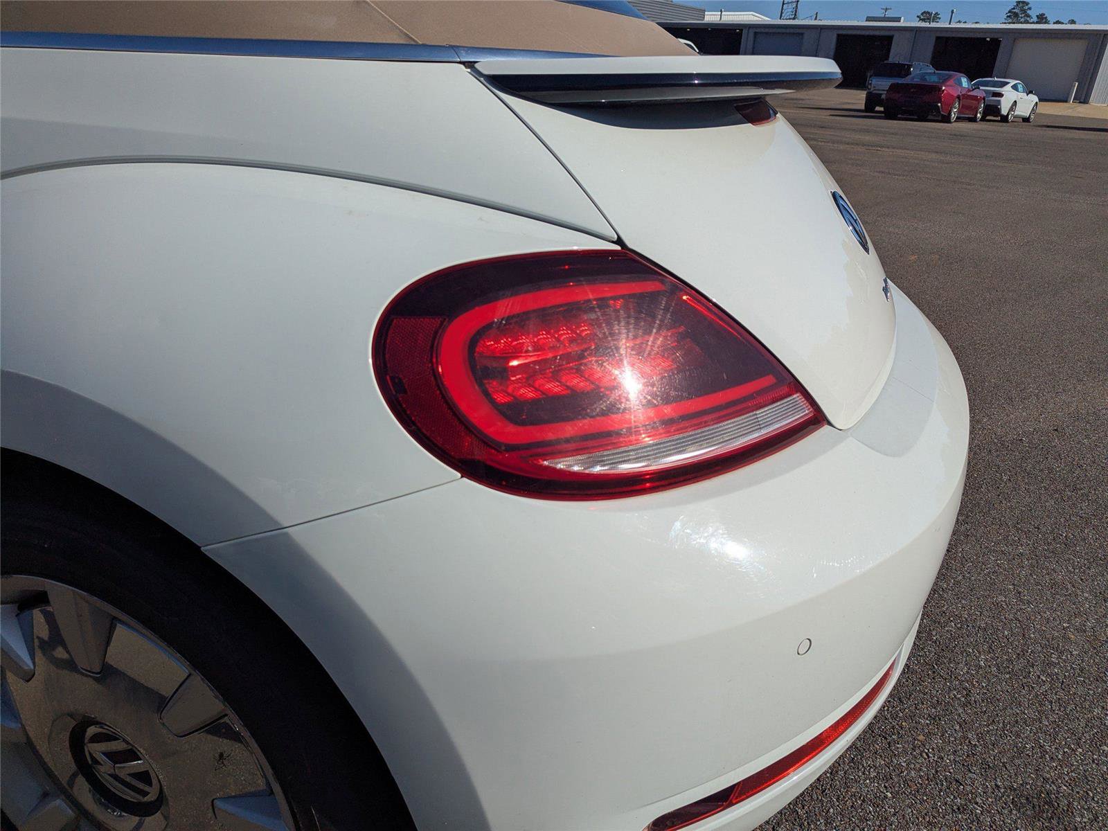 Used 2019 Volkswagen Beetle S image 12