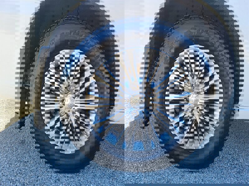 Used 2016 Chrysler Town & Country Touring-L image 33