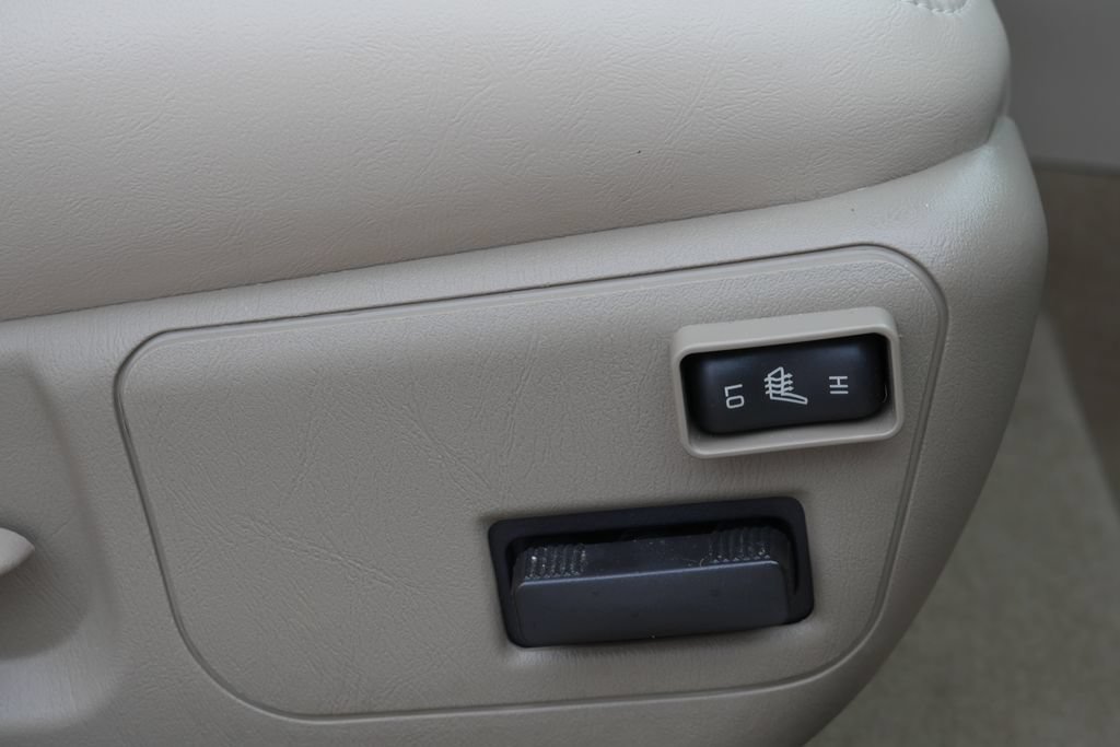 Used 2002 Chevrolet Impala LS w/ Seating Comfort Pkg FWD image 13