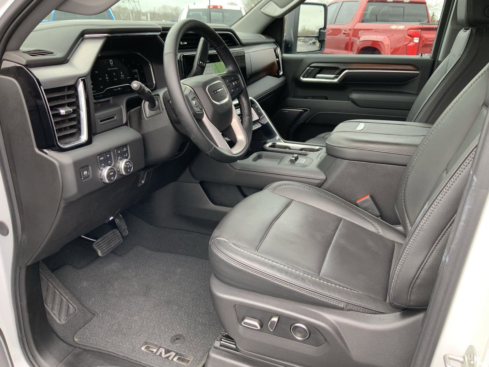Used 2025 GMC Sierra 2500 Denali image 34