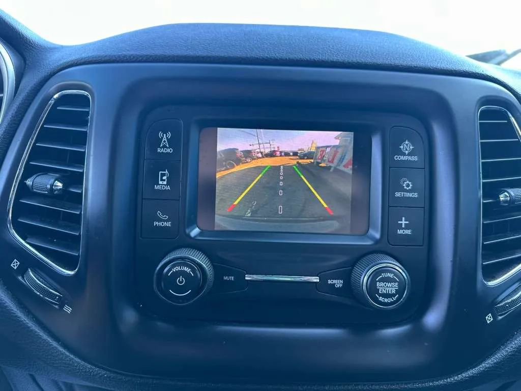 Used 2018 Jeep Compass Latitude image 48