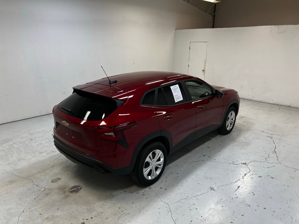 Used 2025 Chevrolet Trax LS image 3