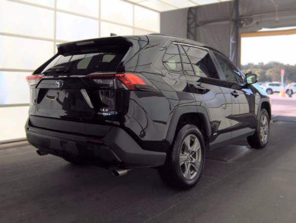 Used 2022 Toyota RAV4 XLE w/ Convenience Package AWD/4WD image 2
